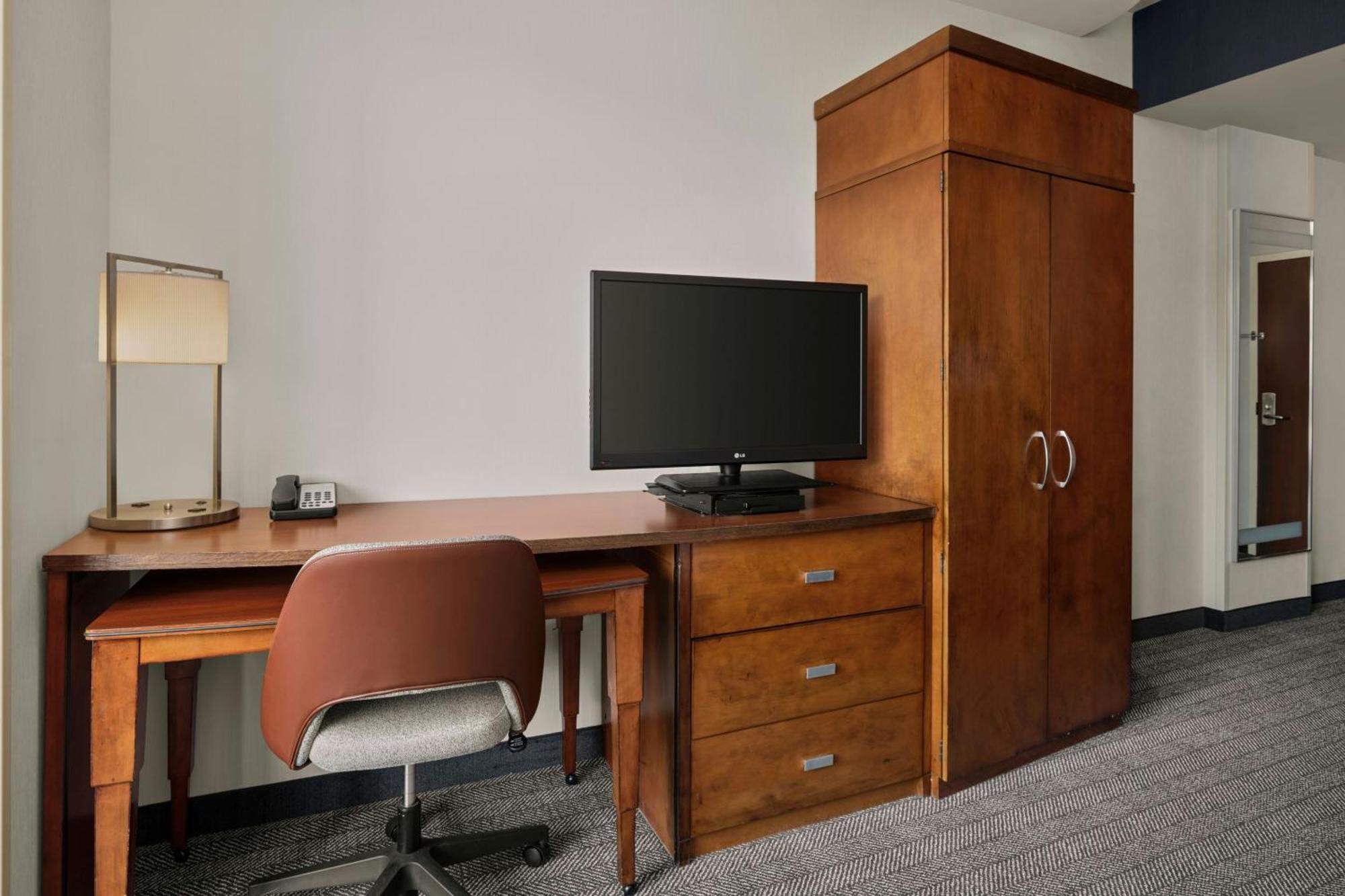 Отель Courtyard By Marriott Halifax Downtown Экстерьер фото