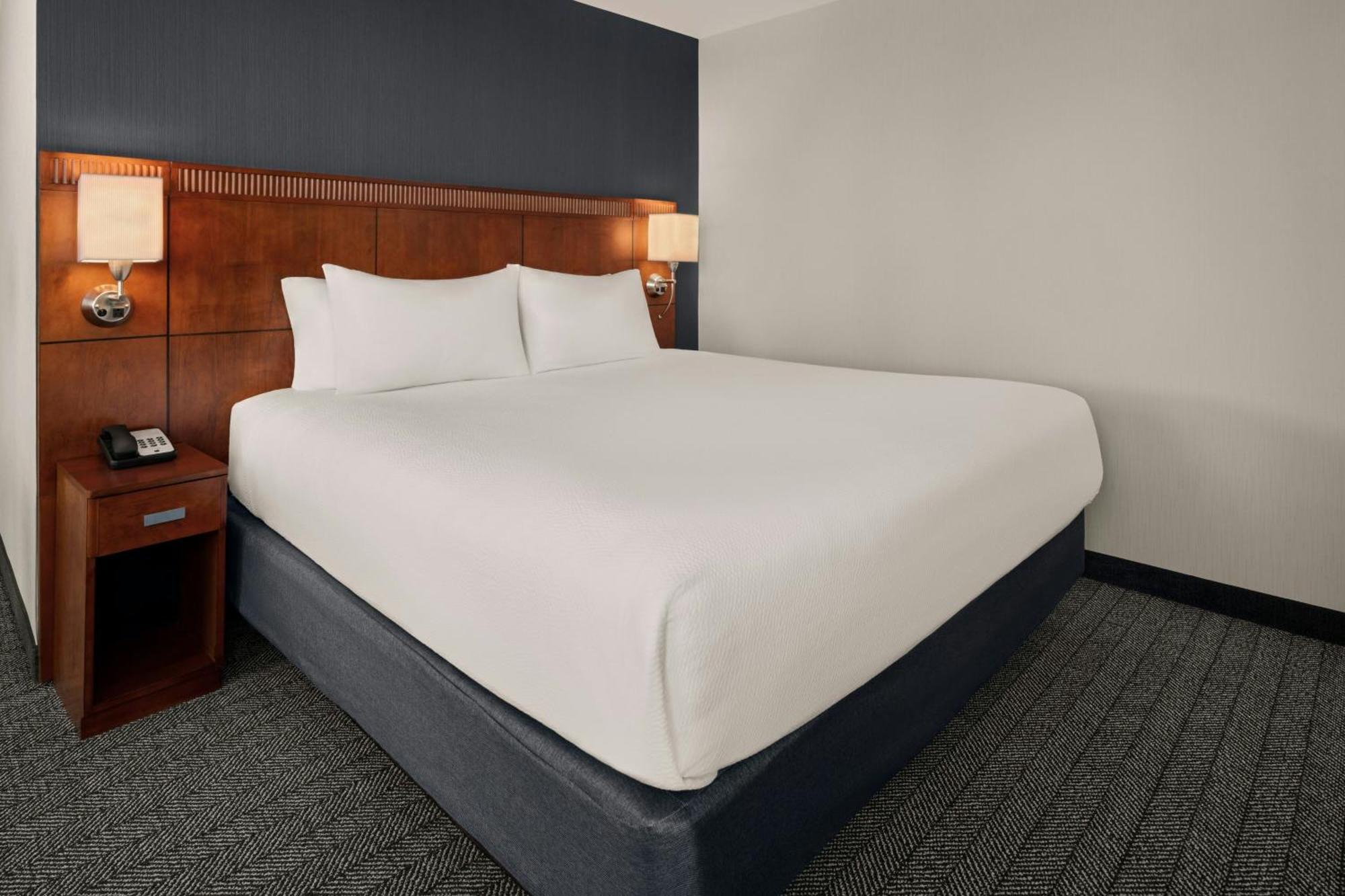 Отель Courtyard By Marriott Halifax Downtown Экстерьер фото