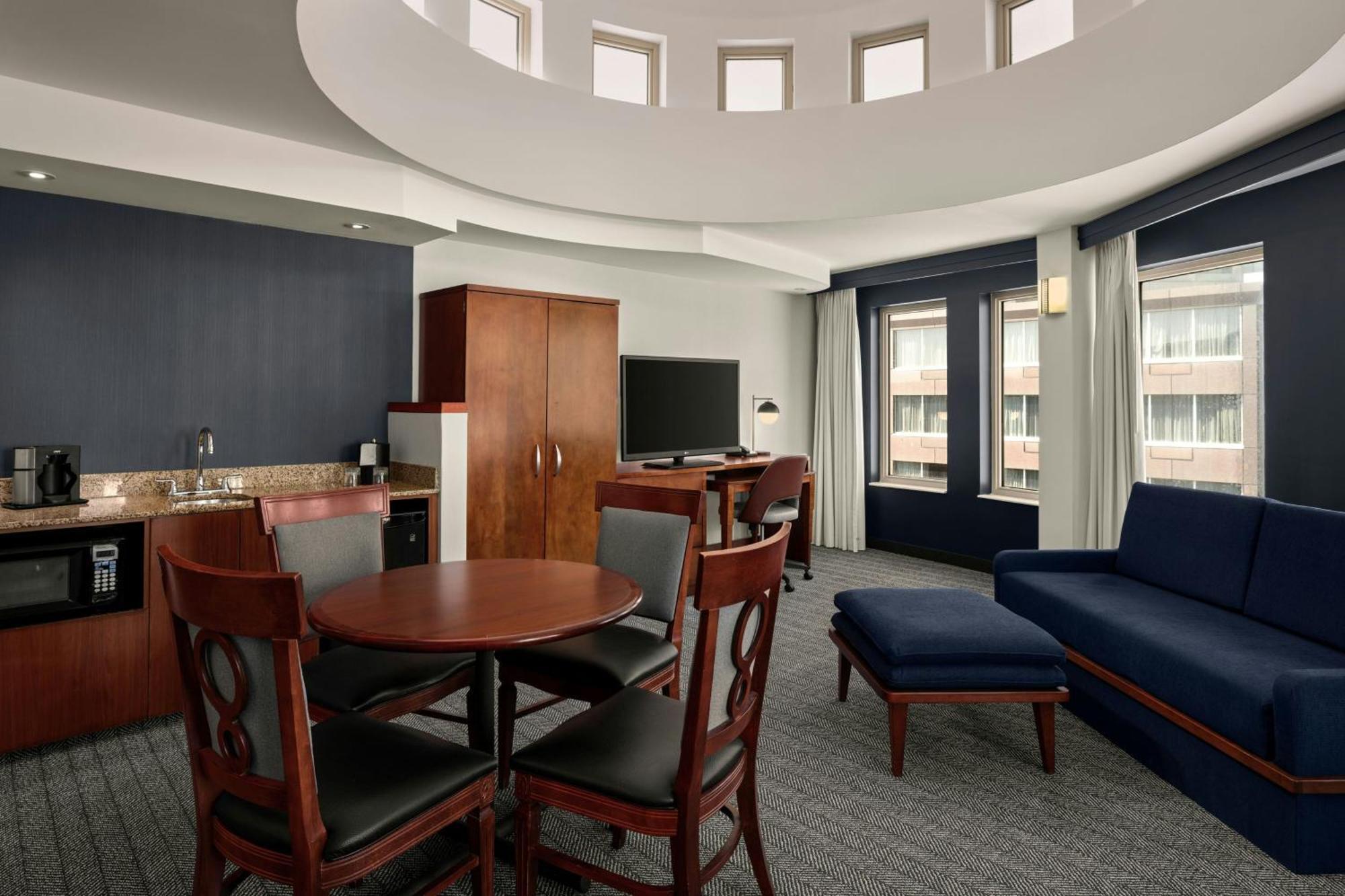 Отель Courtyard By Marriott Halifax Downtown Экстерьер фото