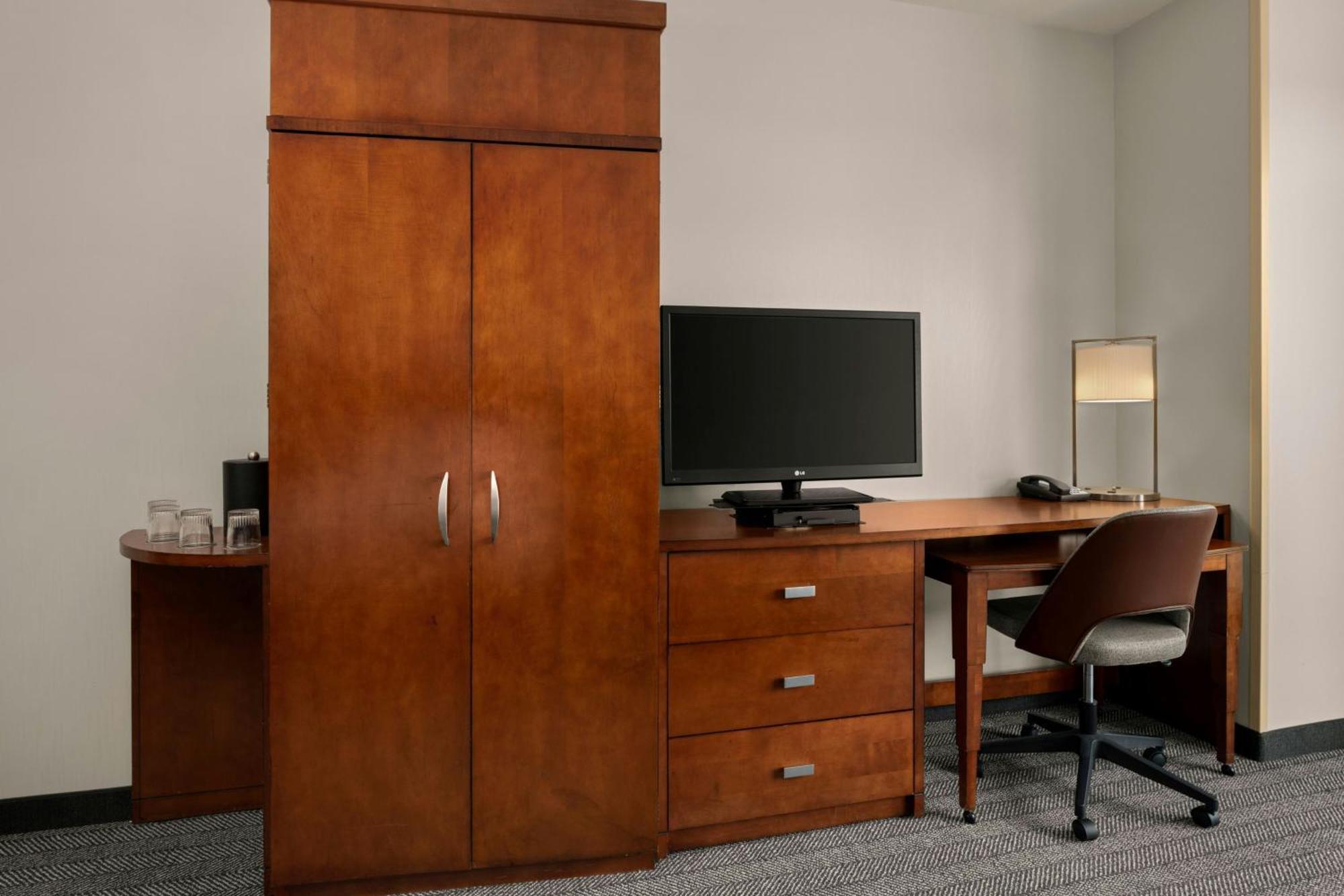 Отель Courtyard By Marriott Halifax Downtown Экстерьер фото