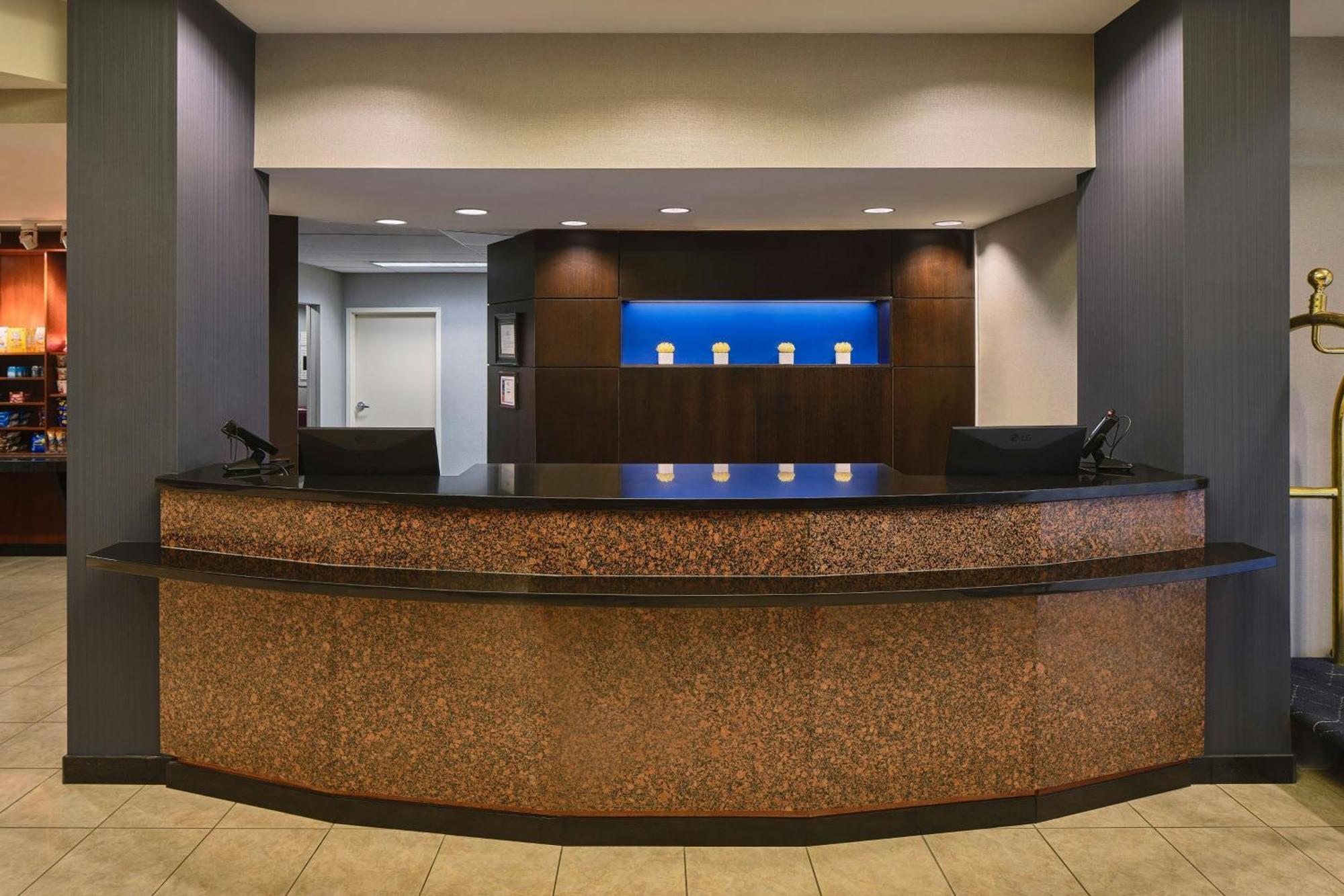 Отель Courtyard By Marriott Halifax Downtown Экстерьер фото