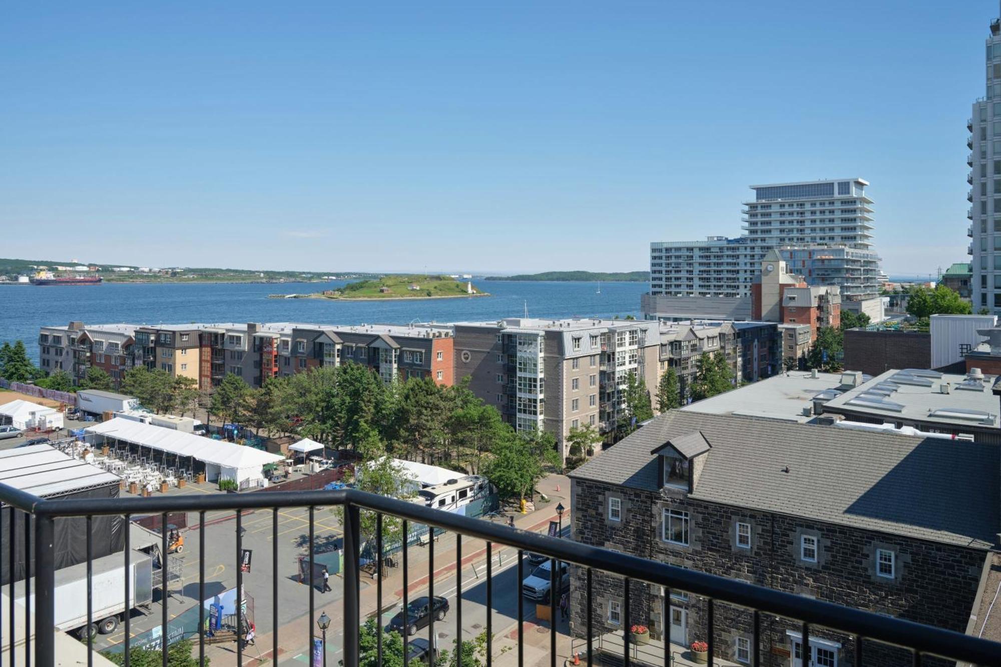 Отель Courtyard By Marriott Halifax Downtown Экстерьер фото