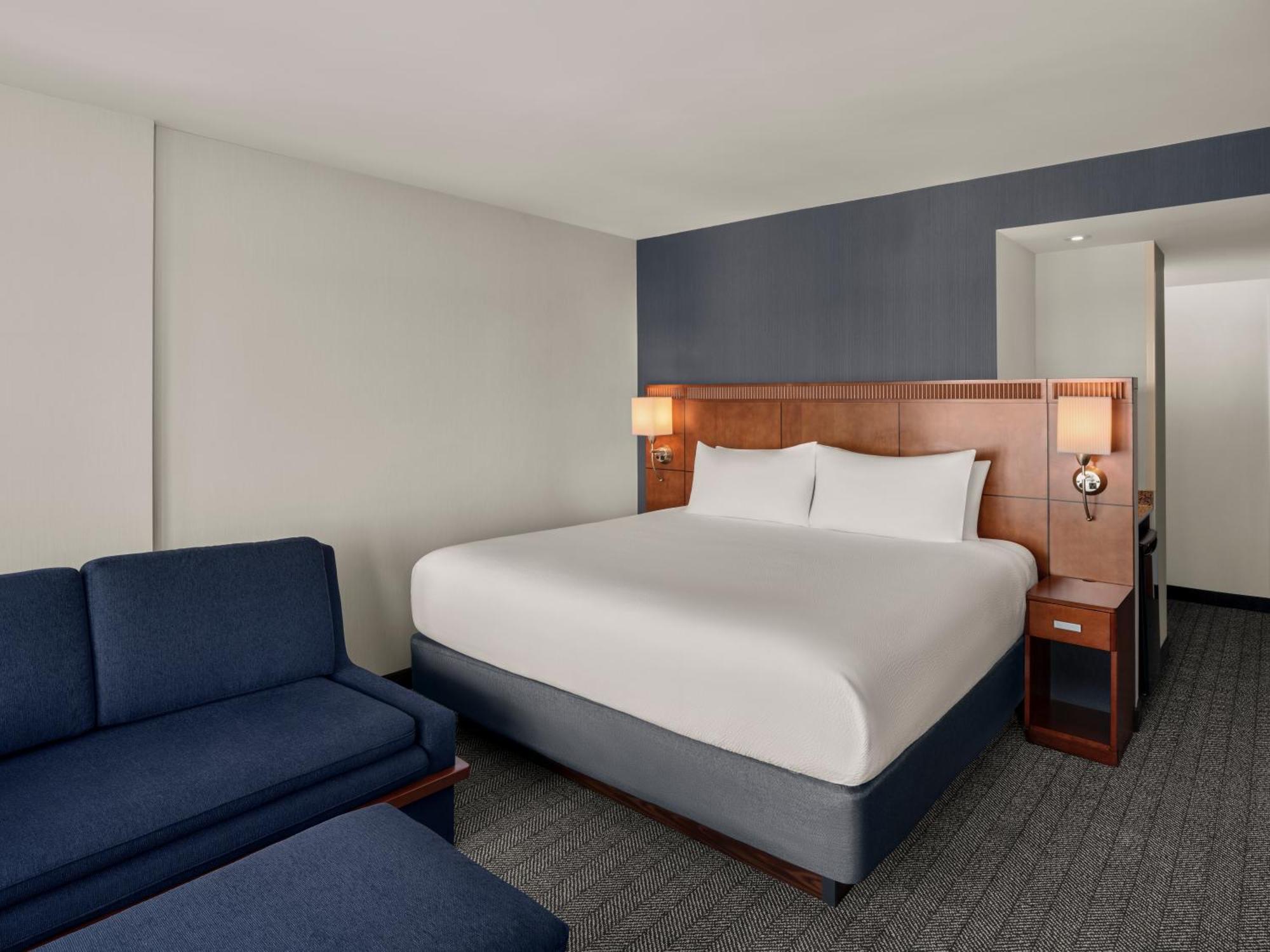 Отель Courtyard By Marriott Halifax Downtown Экстерьер фото