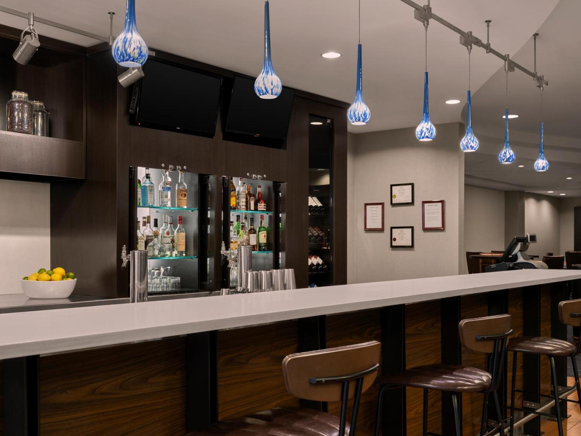 Отель Courtyard By Marriott Halifax Downtown Экстерьер фото