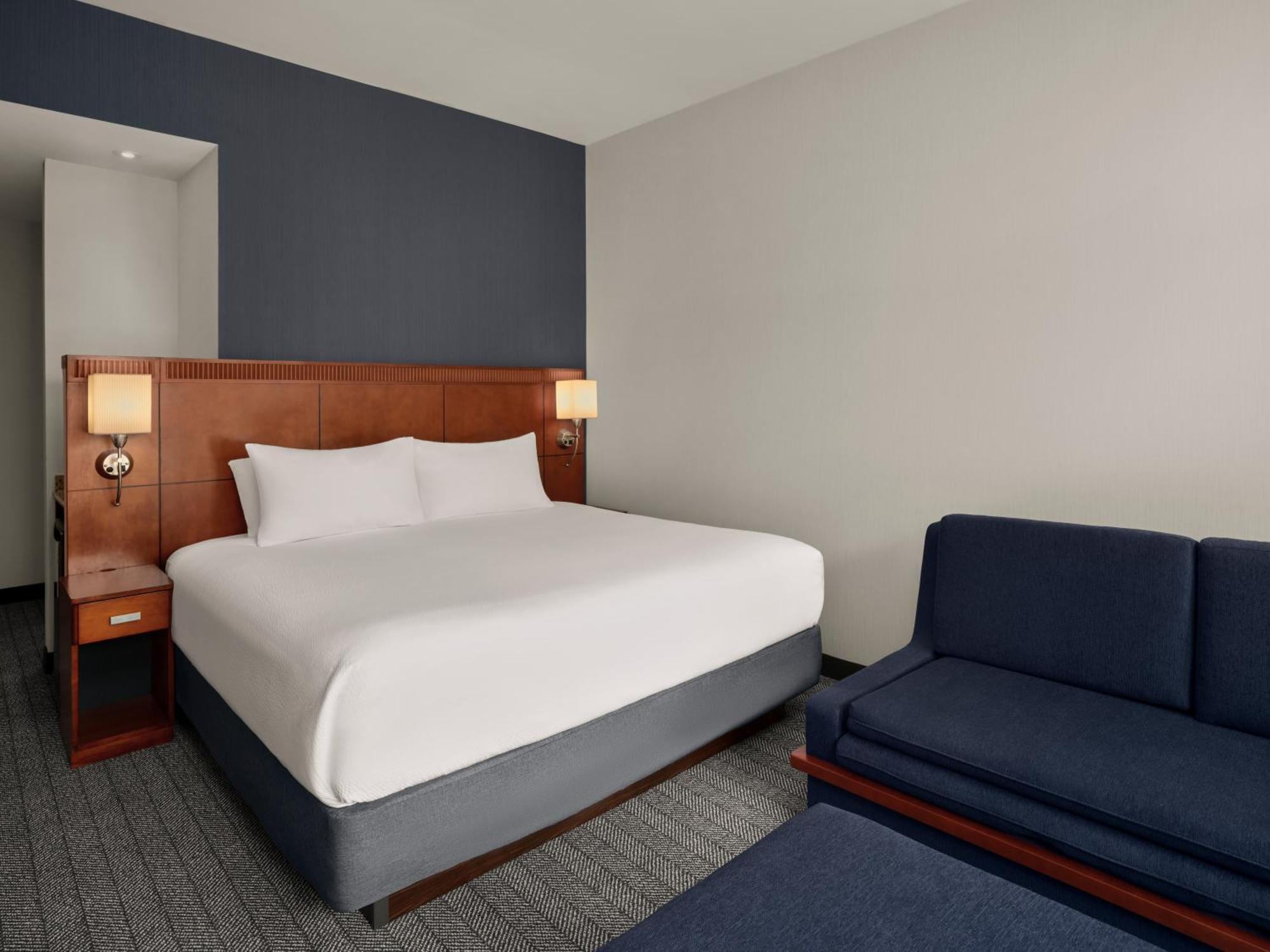 Отель Courtyard By Marriott Halifax Downtown Экстерьер фото
