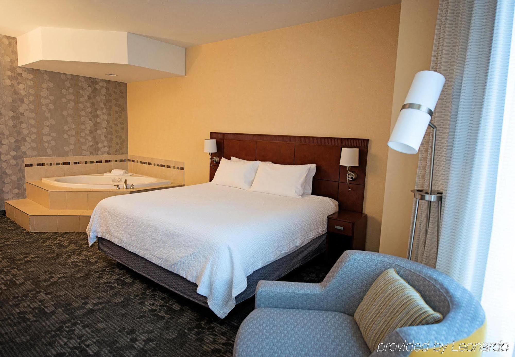 Отель Courtyard By Marriott Halifax Downtown Экстерьер фото