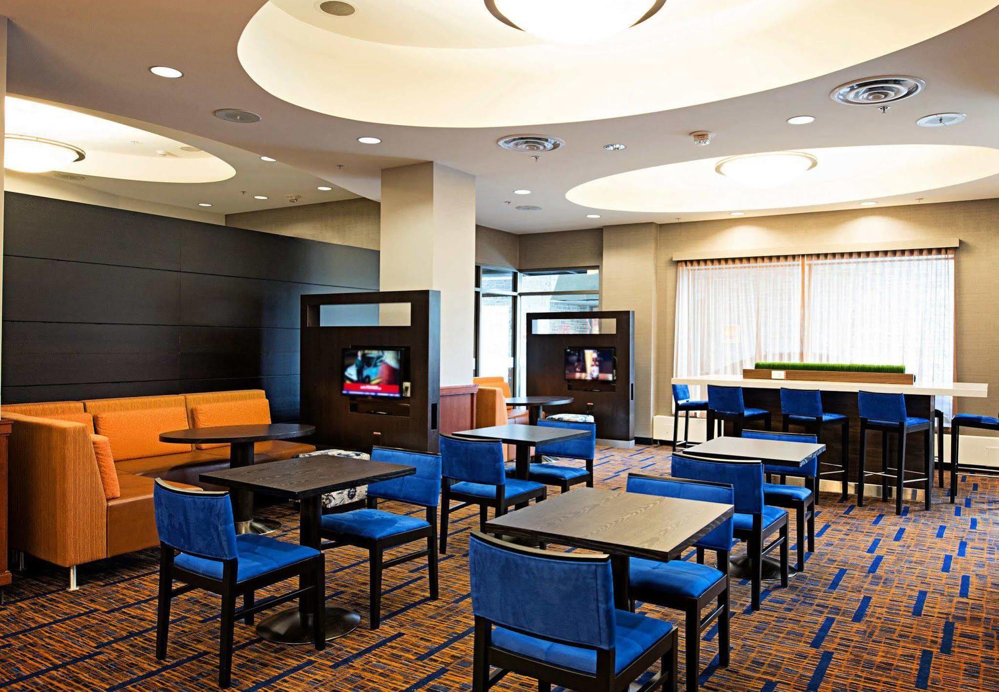 Отель Courtyard By Marriott Halifax Downtown Экстерьер фото